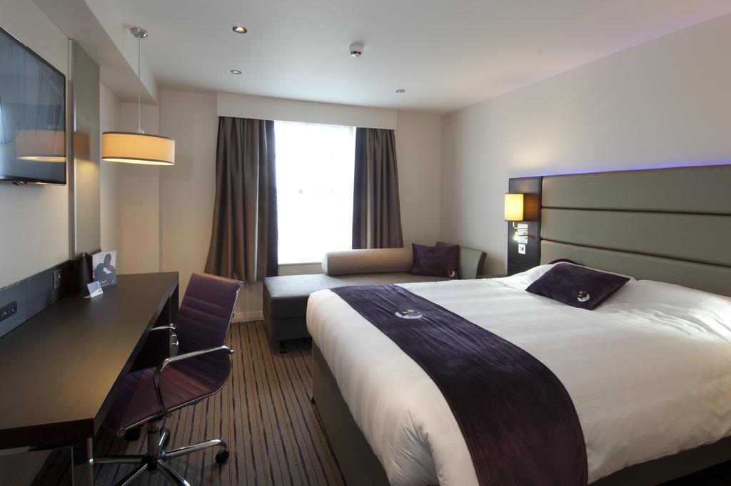 Premier Inn London Uxbridge Exteriör bild